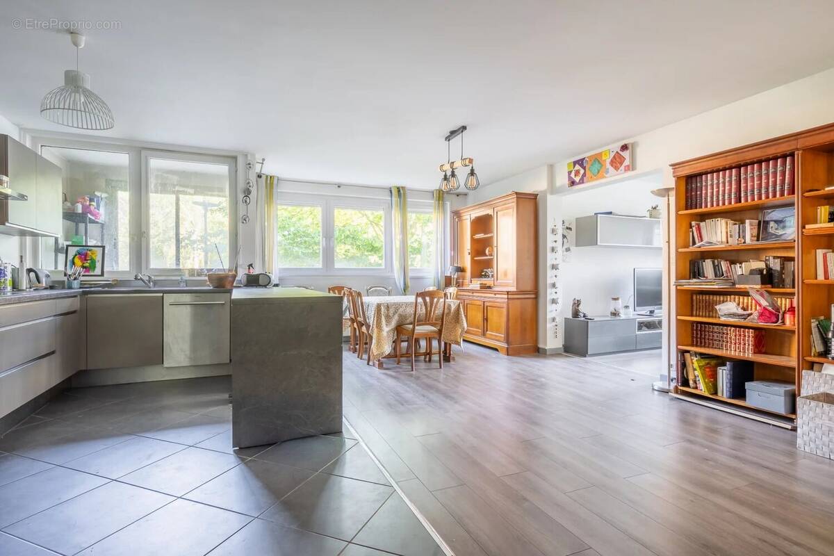 Appartement à CHARENTON-LE-PONT