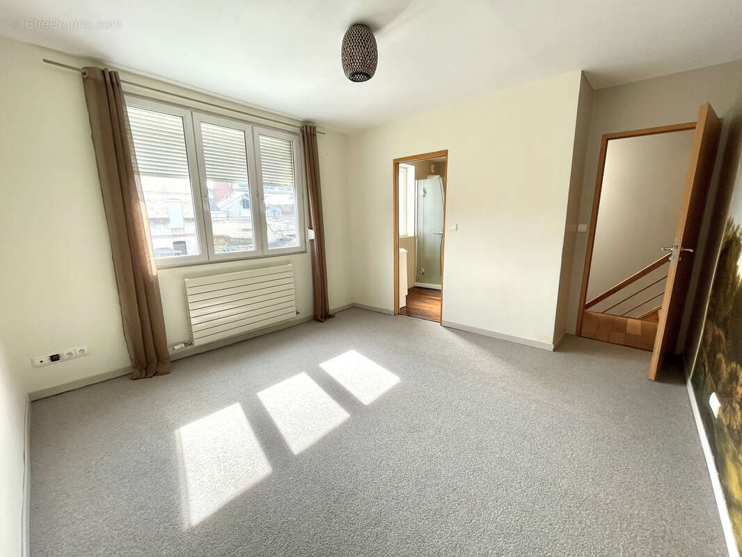 Maison à SAINT-QUENTIN