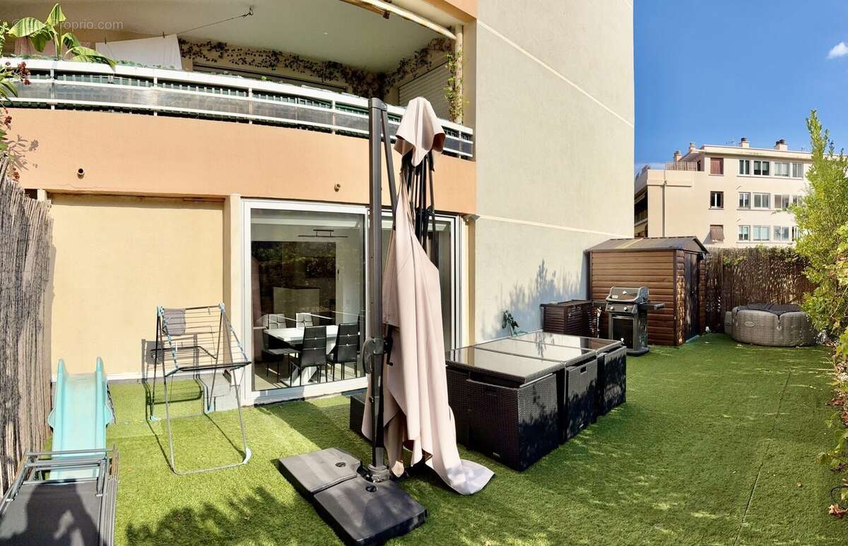 Appartement à ROQUEBRUNE-CAP-MARTIN