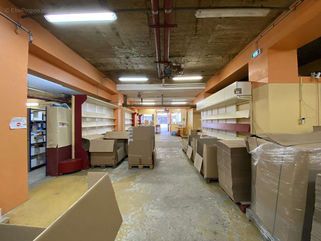 Commerce à COURBEVOIE