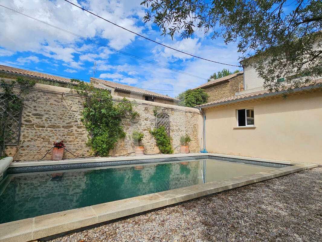 Maison à SAINTE-CECILE-LES-VIGNES