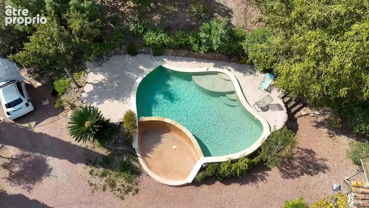 Grande maison familiale de charme avec piscine à débordement, terrasse en bois exotique et terrain arboré de 1 709 m² — Fréjus - photo 4
