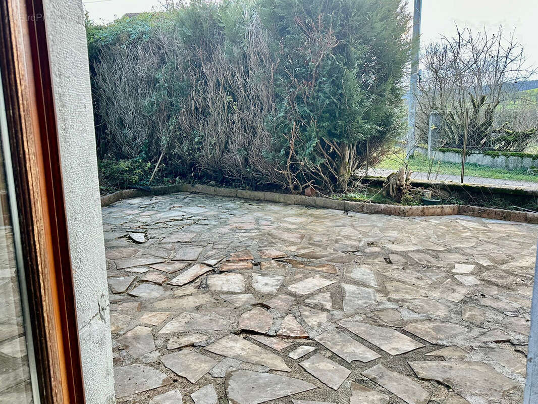 Maison à VERNOIS-LES-BELVOIR