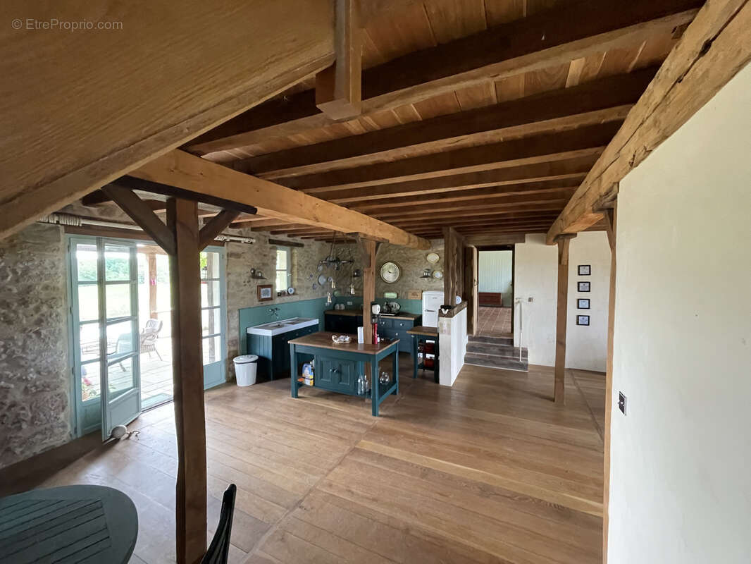Maison Restaurée avec Goût, Gîte Indépendant, Piscine et Vue sur les Montagnes - photo 9