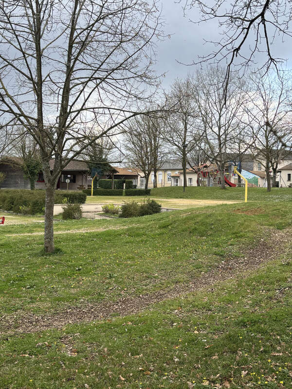 Terrain à CLOUE
