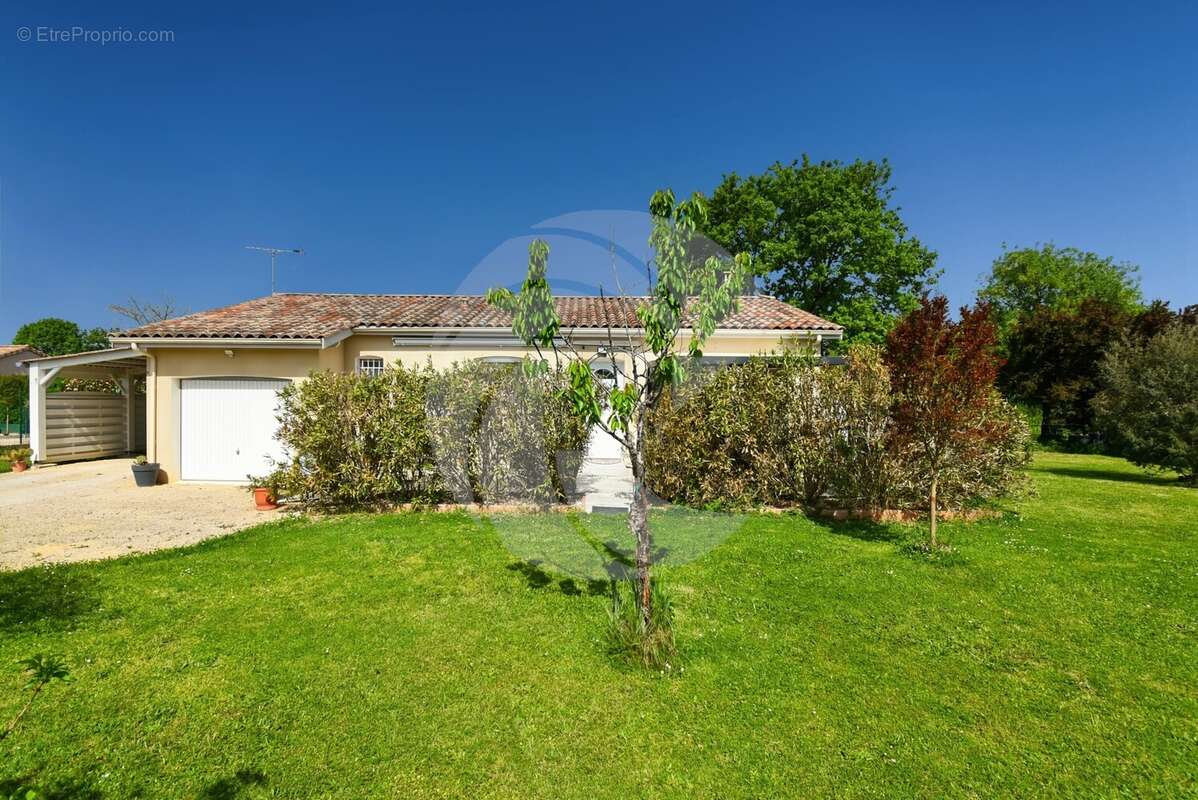 Maison à NEGREPELISSE