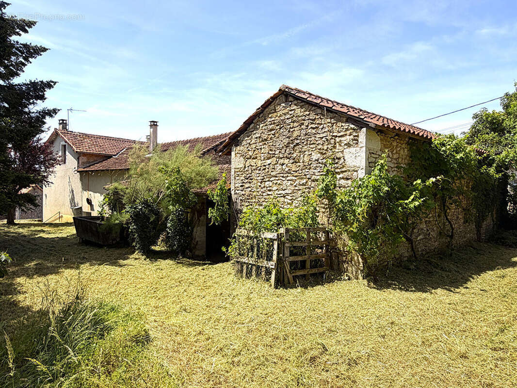Maison de 83m² habitables avec 2 chambres, dépendances et jardin de 1393m² - photo 14