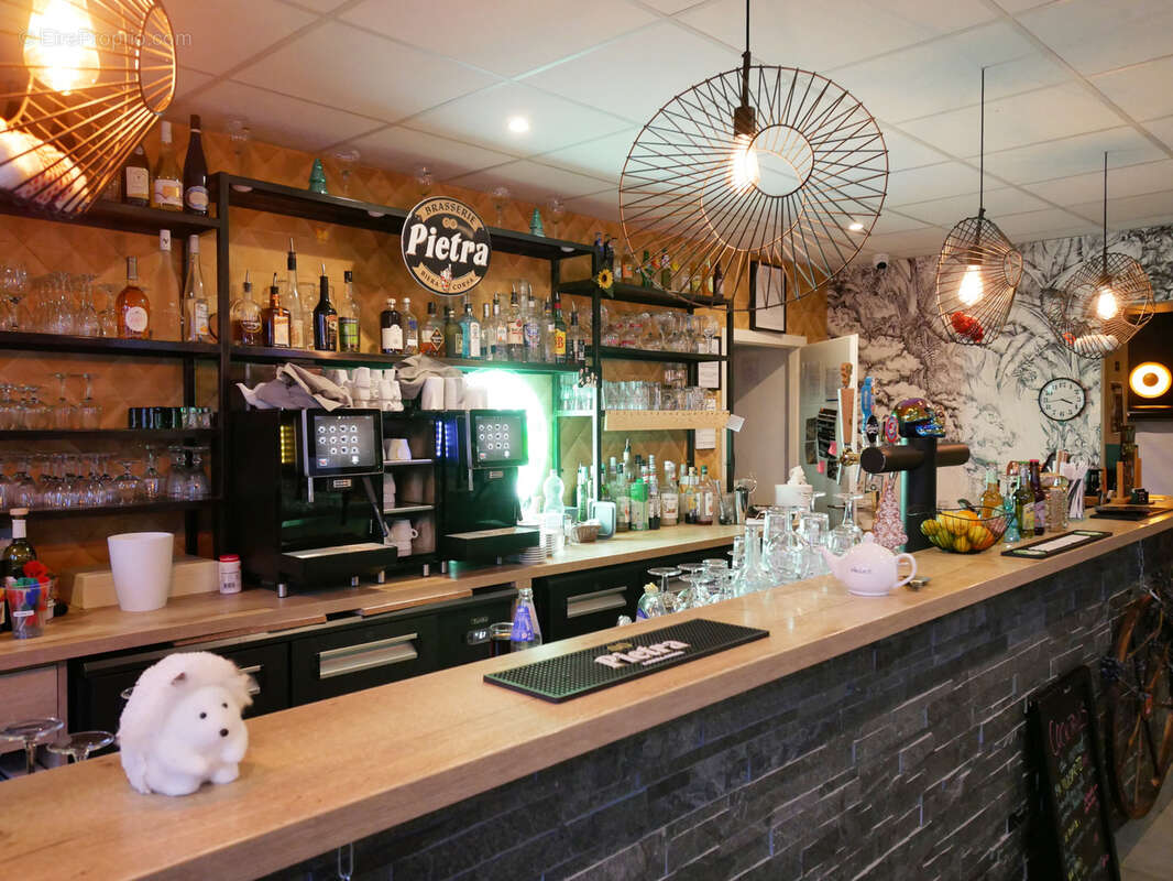 Commerce à VILLY-LE-PELLOUX