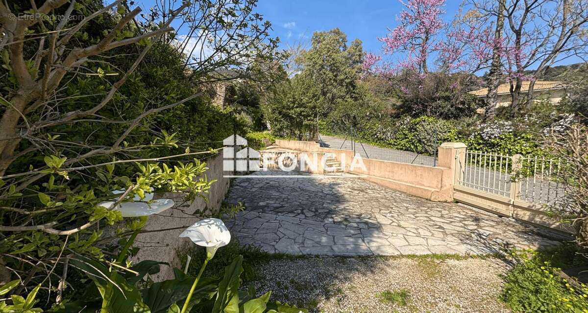 Maison à BORMES-LES-MIMOSAS