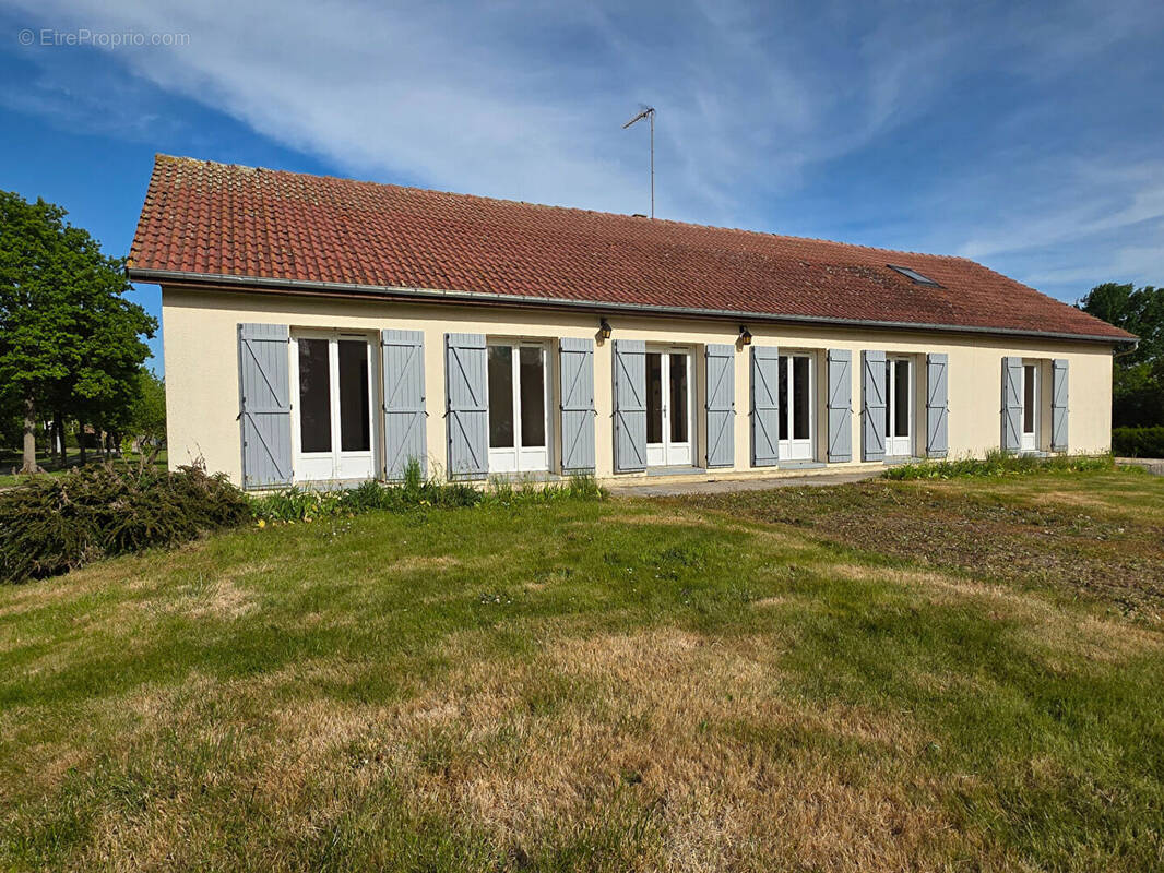 Maison à CREVECOEUR-LE-GRAND