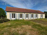 Maison à CREVECOEUR-LE-GRAND