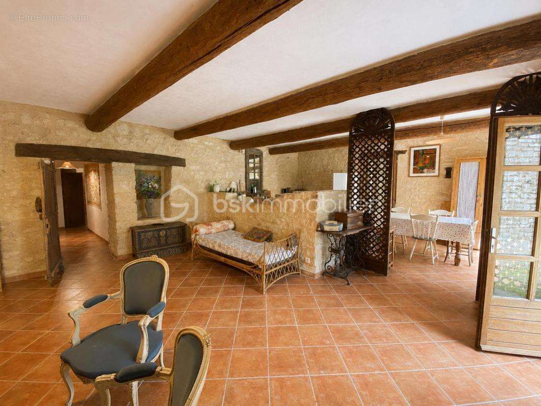 Mas provençal du xviiiᵉ siècle (apt en luberon 84)– vue lavandes – 3 logements – de type t12- piscine – fort potentiel touristiq - photo 8