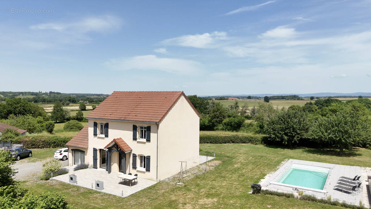 Maison à CERCY-LA-TOUR