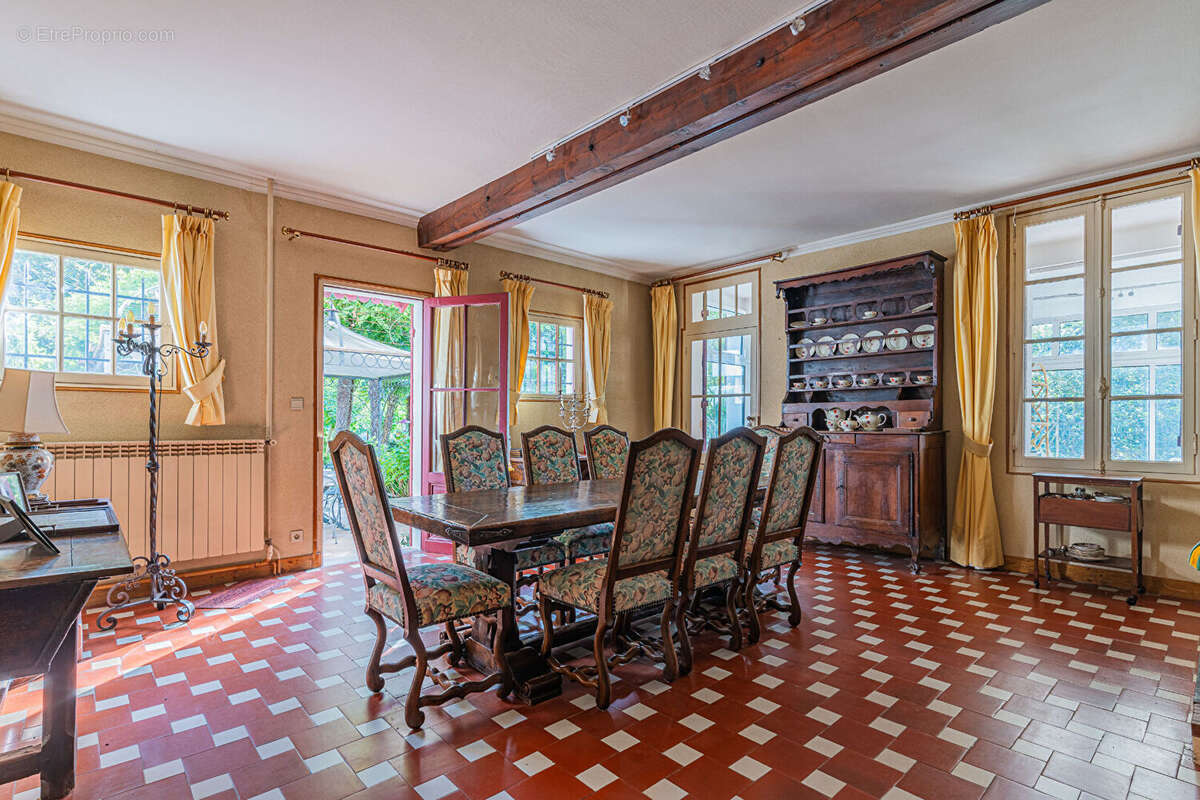 Maison de style basque alliant charme et élégance - photo 11