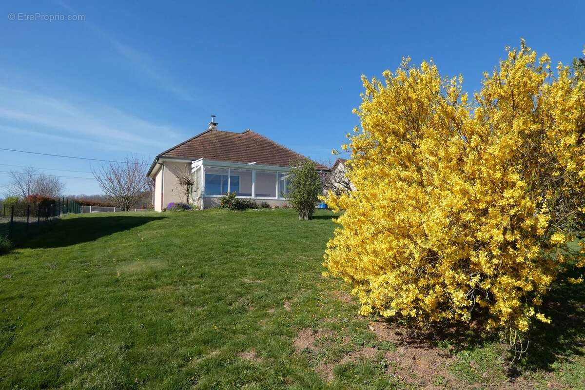 Maison à MONTCENIS