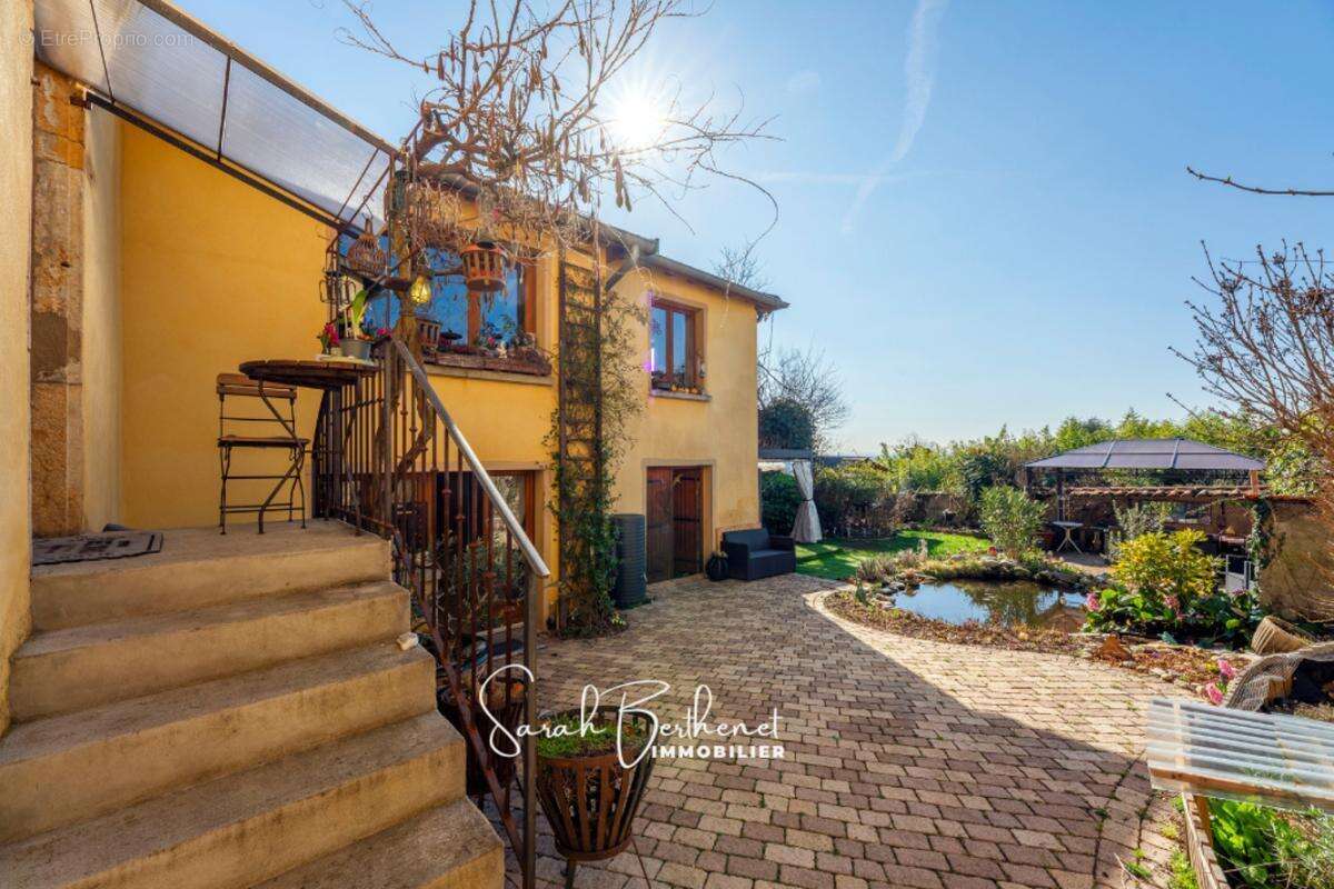 Maison à LA TOUR-DE-SALVAGNY