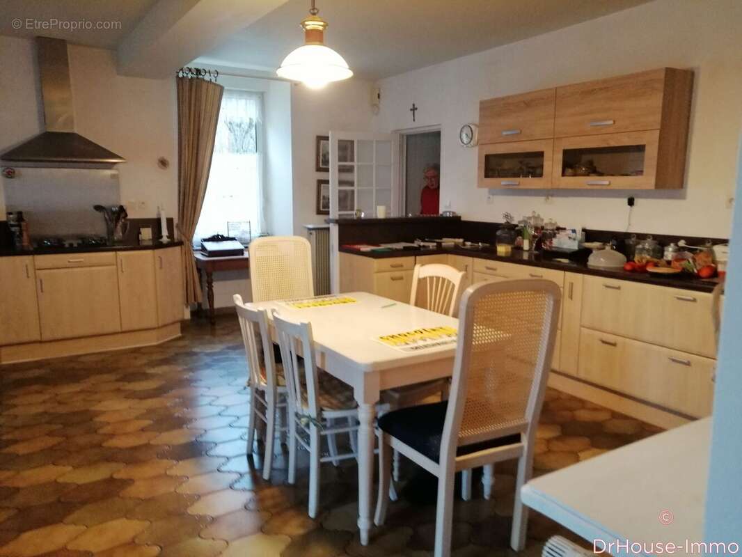 Maison à AMBRIERES-LES-VALLEES