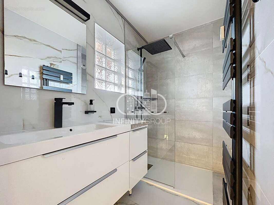 Appartement à VALLAURIS