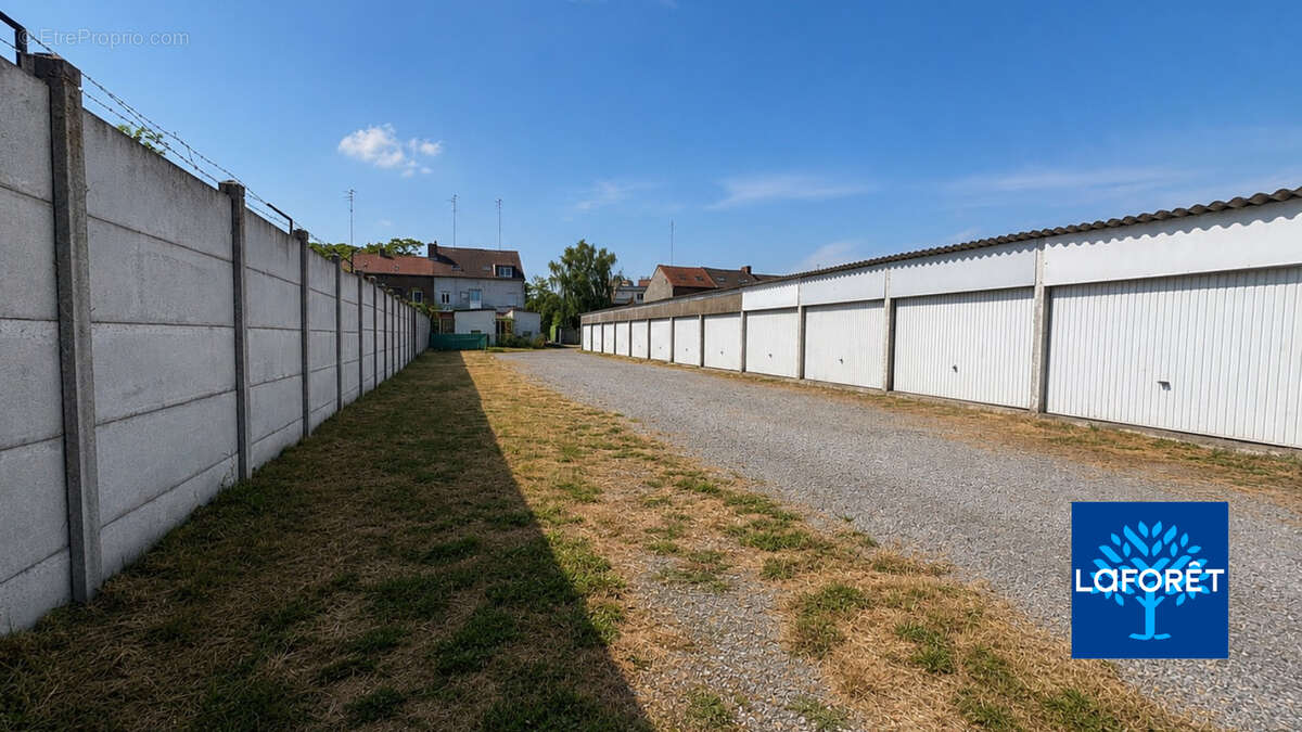 Ensemble immobilier de 19 garages sur 1 181 m² - photo 4