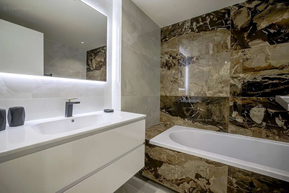 Cannes, Basse Californie - Appartement 4 pièces vue mer  111 m² - photo 14