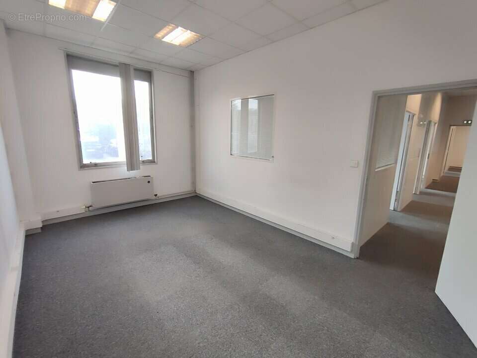 Autre à SAINT-QUENTIN-FALLAVIER