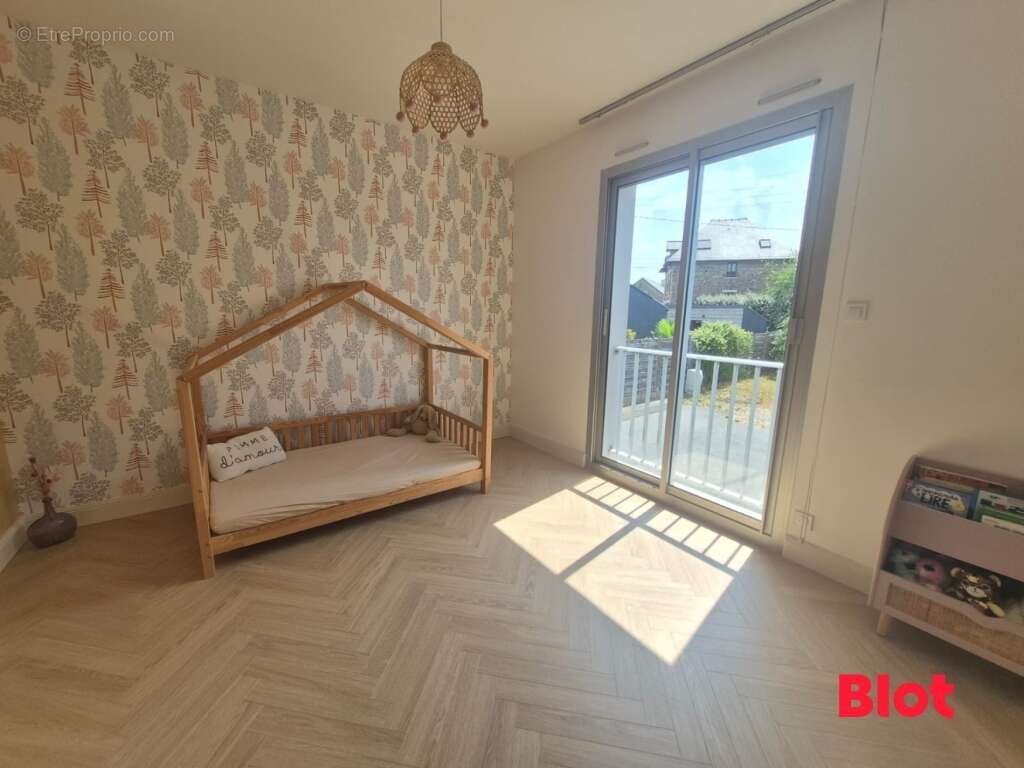 Maison 256 m² à Etrelles  - photo 8