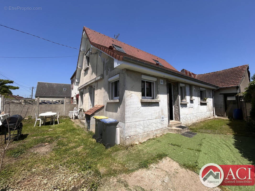 Maison à SAINTE-GENEVIEVE