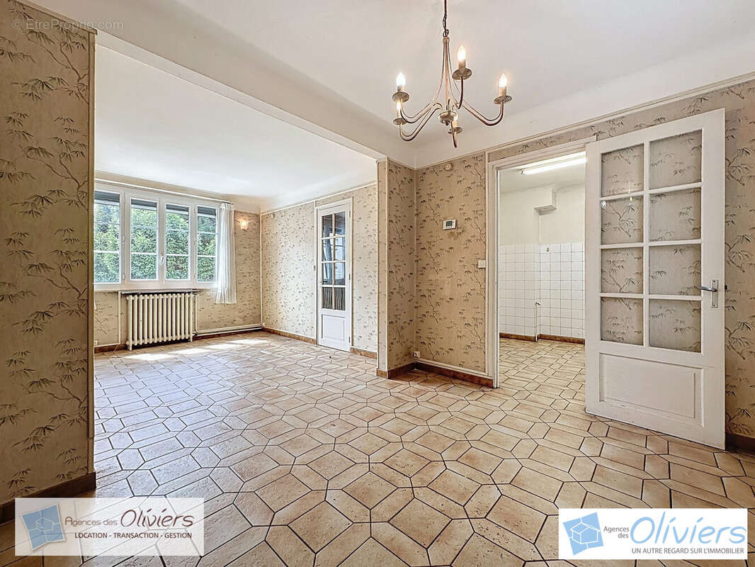 Maison à VOISINS-LE-BRETONNEUX