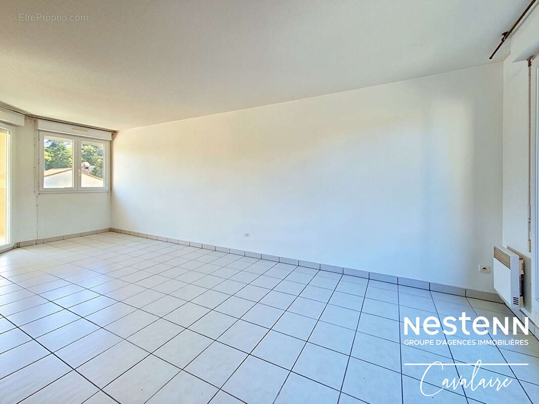 Coeur de ville Cavalaire-sur-Mer - 63 m² - Dernier étage - 2 chambres - 2 terrasses 75 m² et garage - photo 3