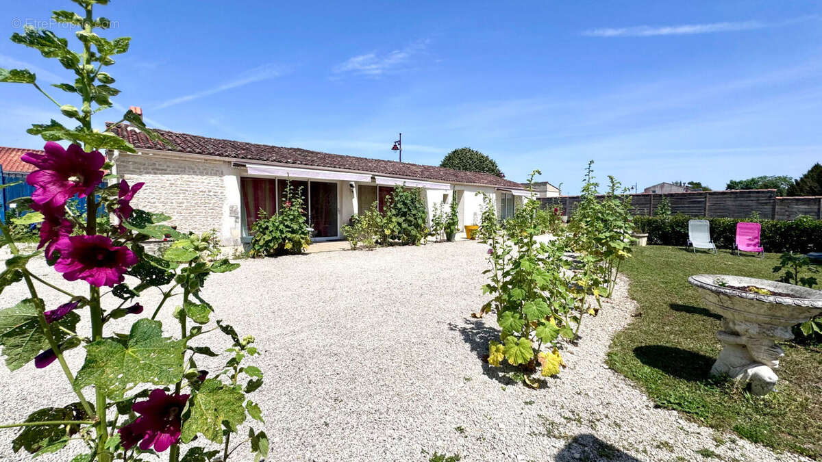 Maison à SAINT-OUEN-D'AUNIS