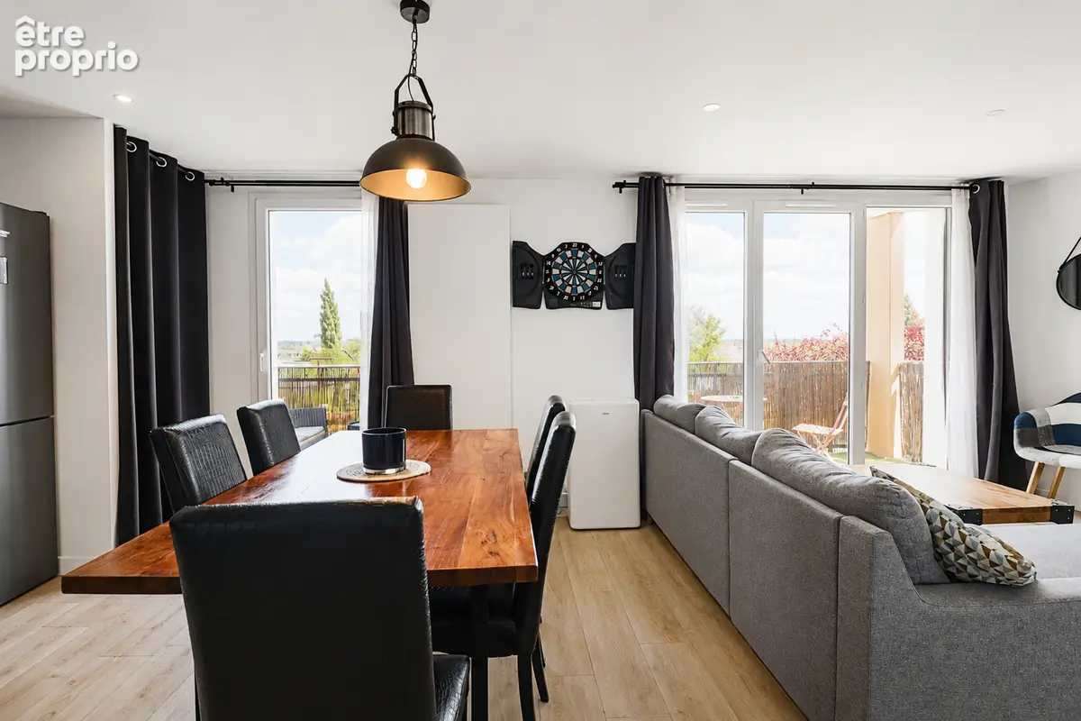 Bel appartement rénové de 82 m² avec terrasse, parking et vue dégagée - photo 3