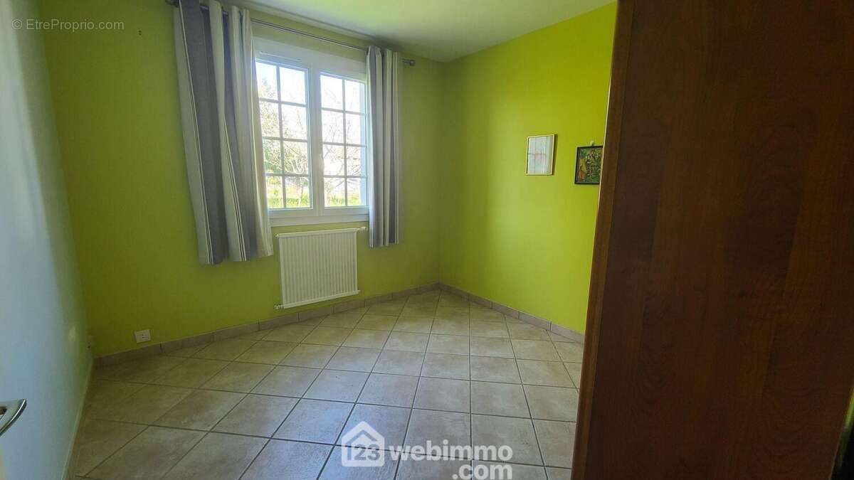 Chambre 2 - Maison à TALMONT-SAINT-HILAIRE