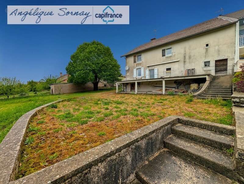 Maison familiale rénovée partiellement avec grange et vastes espaces – Jura BONLIEU - photo 2