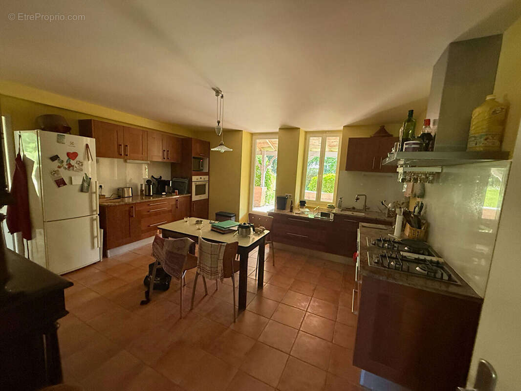 En pleine campagne, au calme, venez découvrir cette belle propriété de 250 m² habitables avec vue, sur un terrain de plus d'un h - photo 11