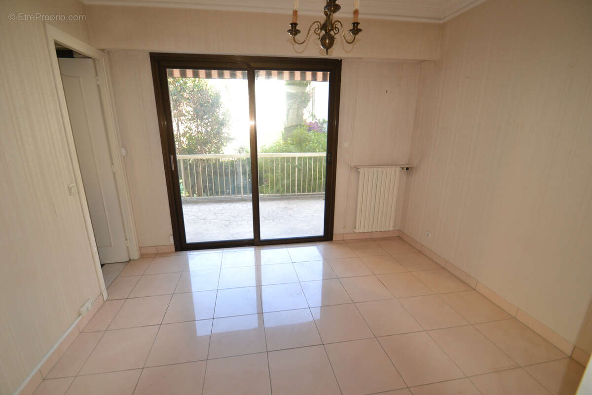 Juan les pins plages grand 3 pieces 75 m2 + cave et parking interieur - photo 12
