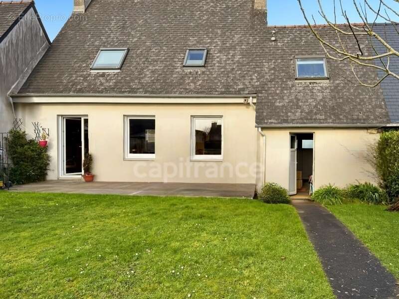 Maison à LE RELECQ-KERHUON