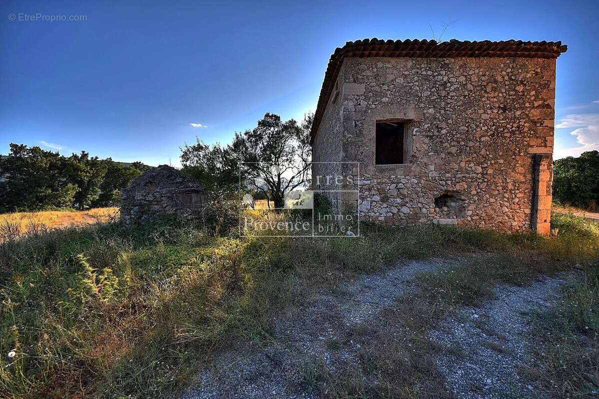 Maison à LES SALLES-SUR-VERDON