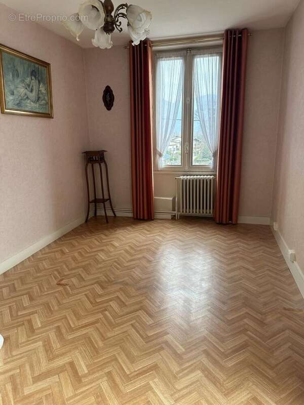 chambre 2 - Maison à FONTAINE