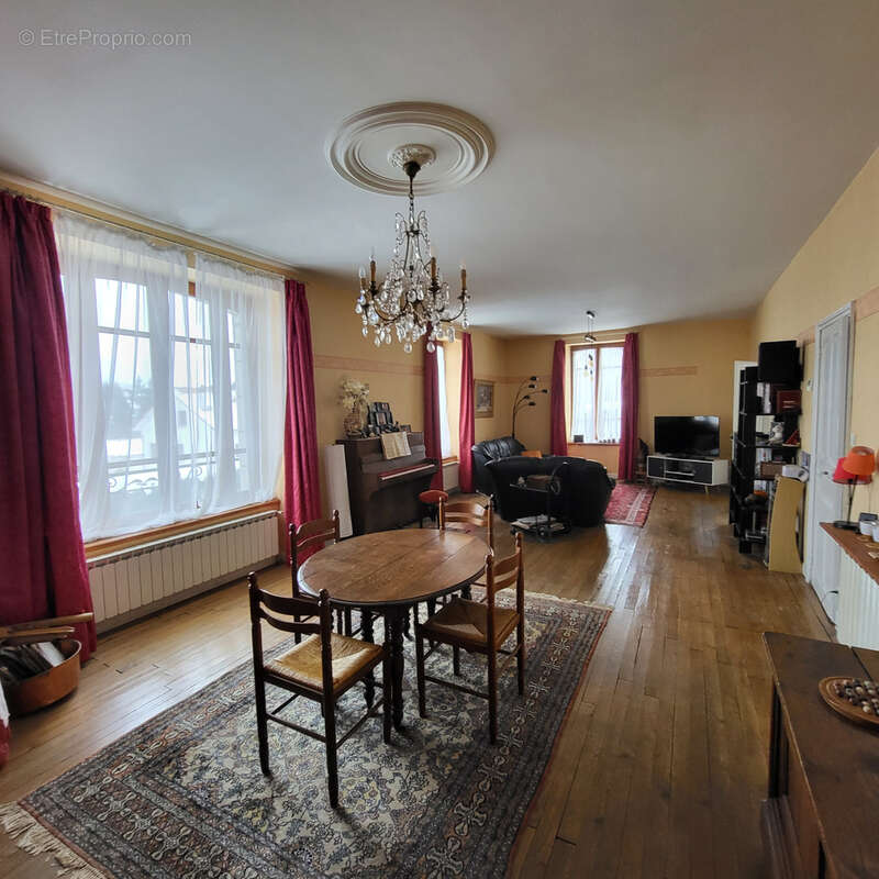 Maison à RIOM-ES-MONTAGNES
