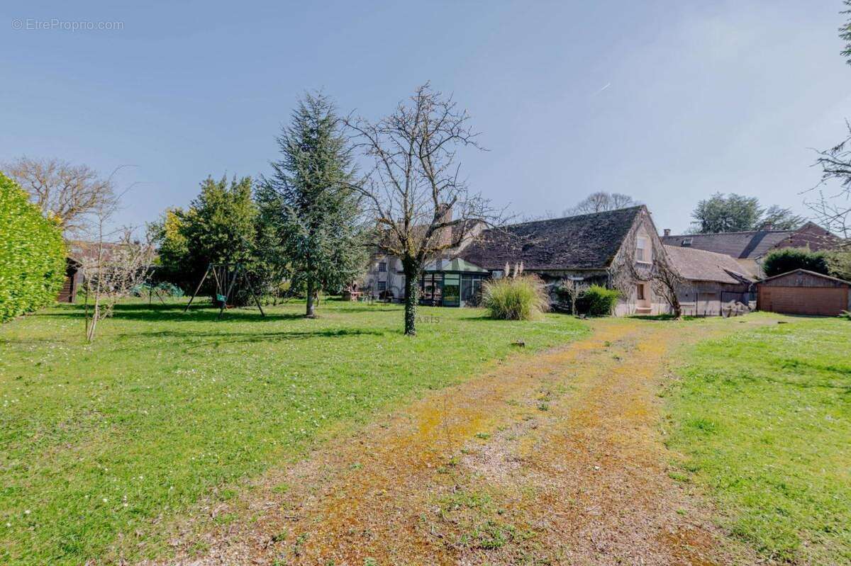 Maison à CHERISY