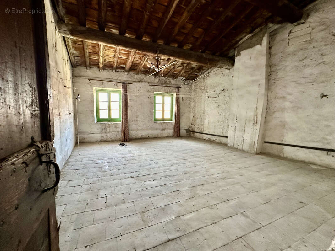 Mouriès (13) : Maison de village spacieuse sur 3 niveaux - photo 14