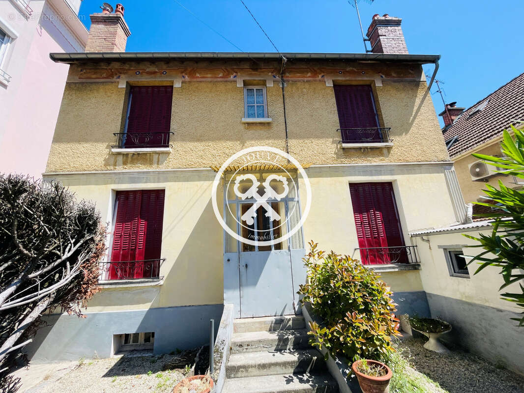 Maison à SAINTE-SAVINE