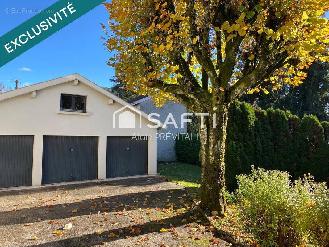 Photo 1 - Parking à OYONNAX