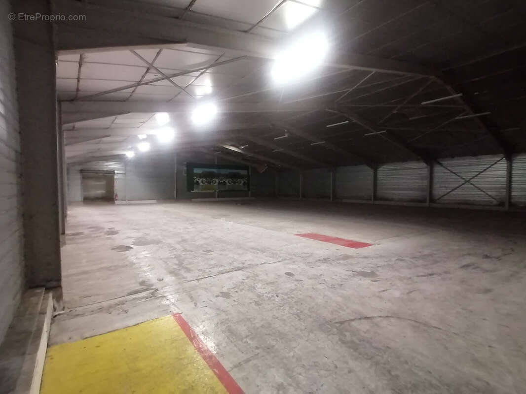 Commerce à VILLEDIEU-LES-POELES