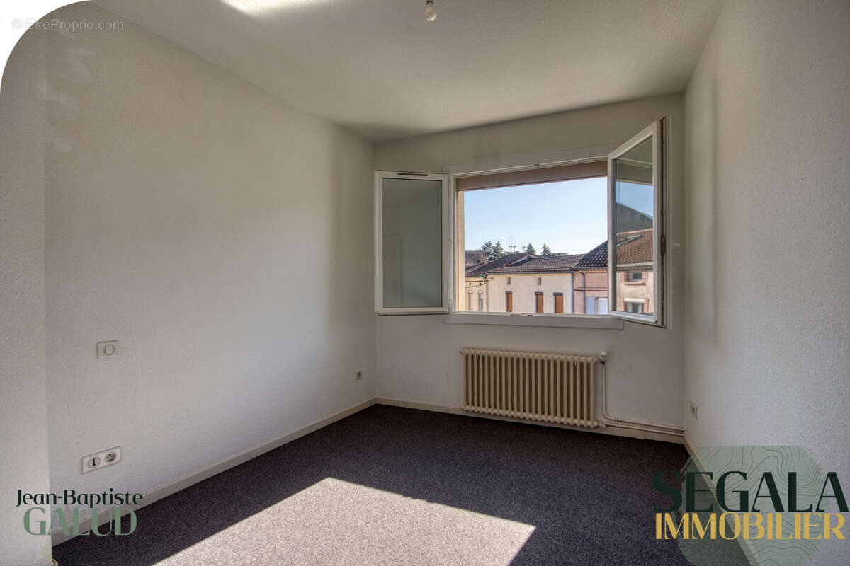 Immeuble dans le centre ville de Carmaux - 1 local commercial et 1 grand appartement - photo 16