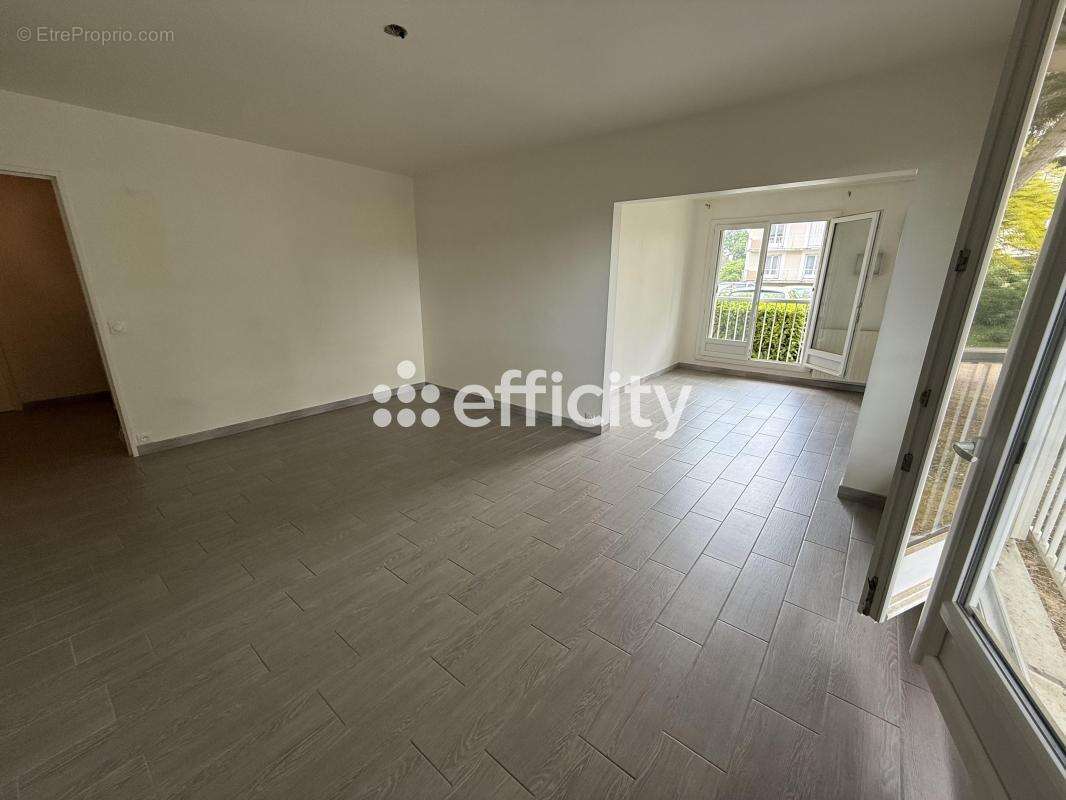 Appartement à MAGNY-LES-HAMEAUX
