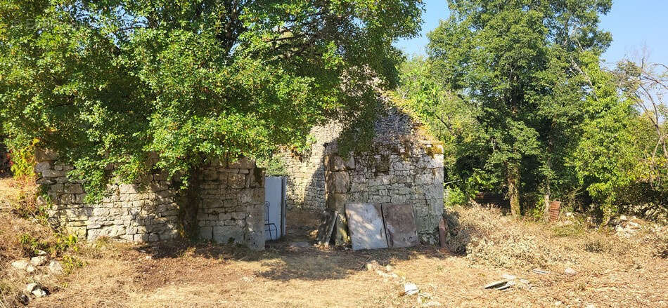 Maison en pierre à rénover sur 4,8 hectares - photo 13