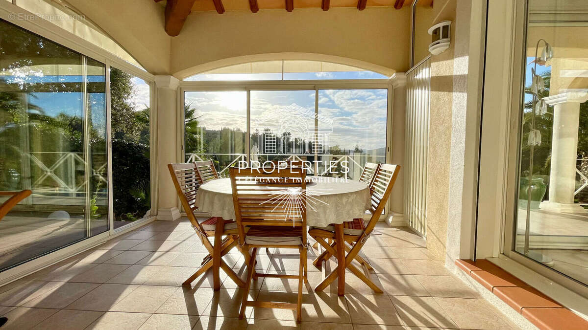 La londe - domaine de valcros - maison de 5 pièces - 130m² - piscine - photo 11