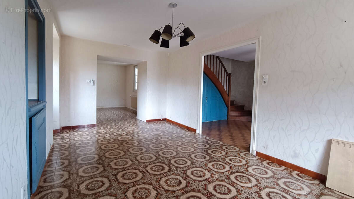 Maison à SAVIGNAC-LES-EGLISES