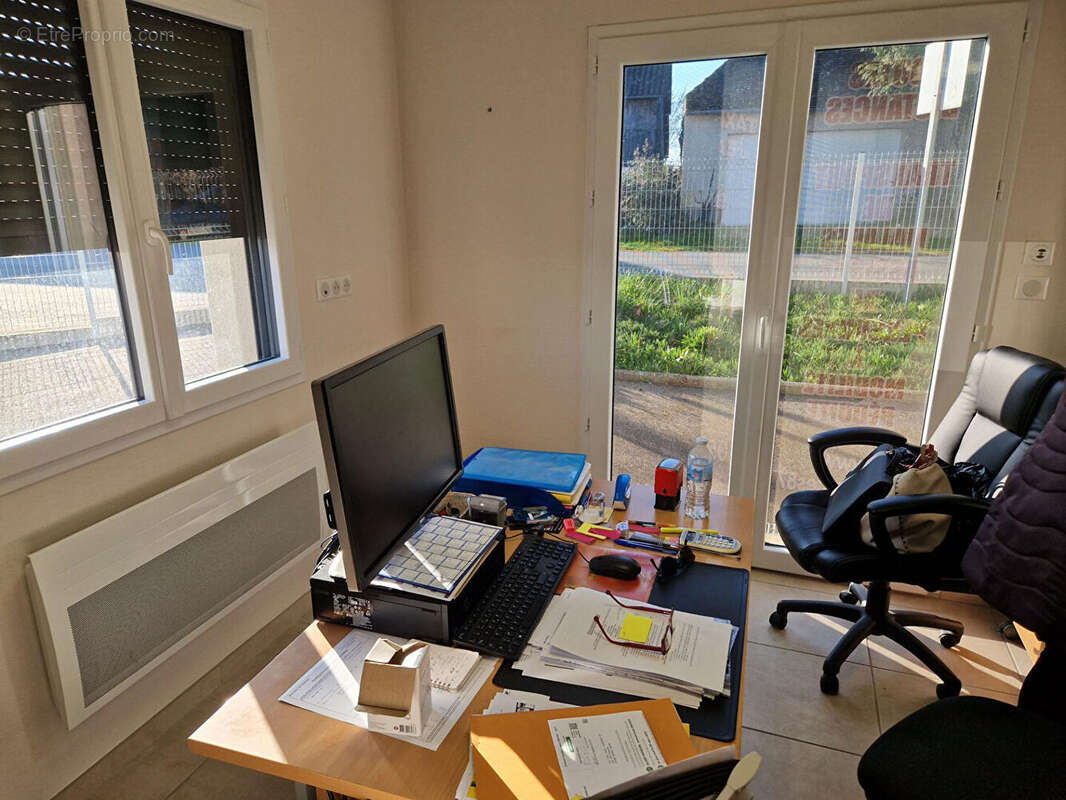 Commerce à MAGNAC-BOURG